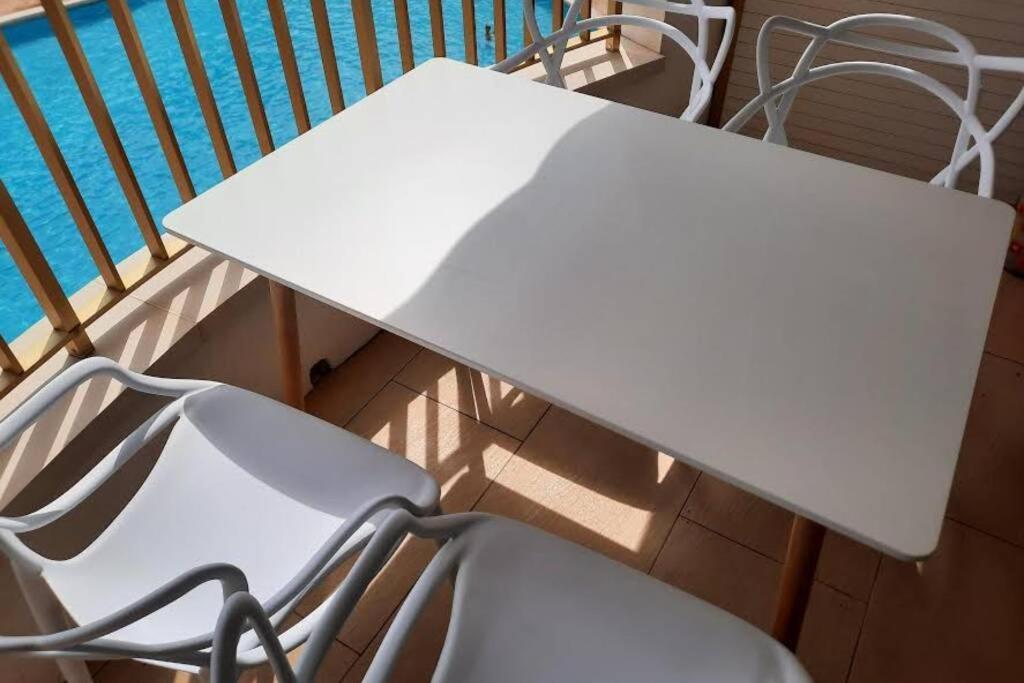 Appartement Con Piscina, En Primera Linia De Mar.