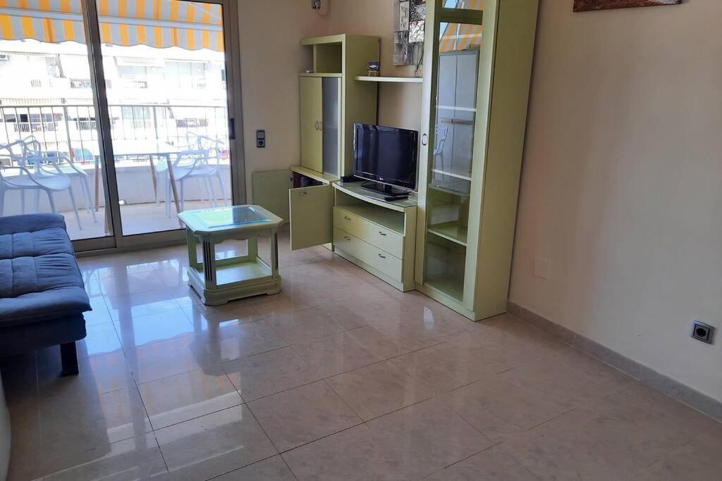 Appartement Con Piscina, En Primera Linia De Mar.