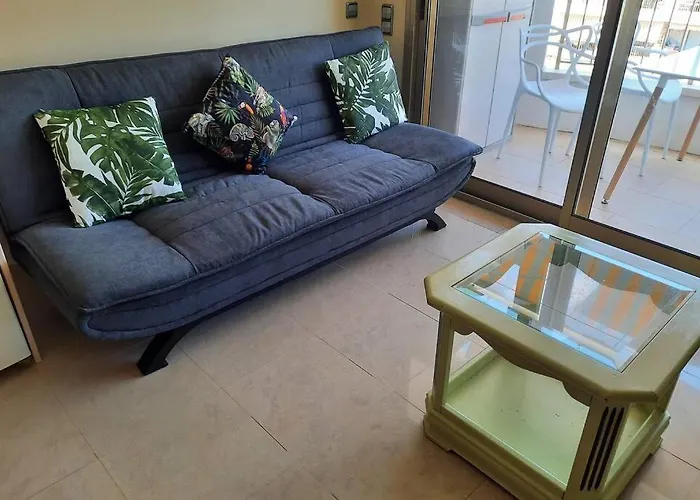 Apartamento Con Piscina, En Primera Linia De Mar.