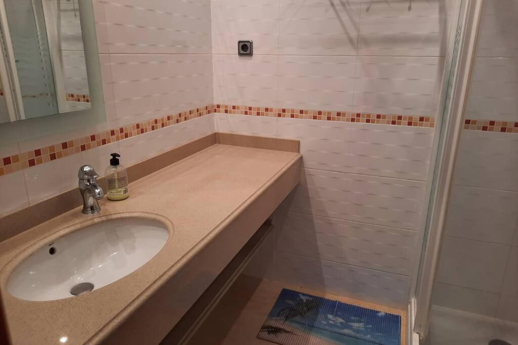 Apartment Con Piscina, En Primera Linia De Mar. *